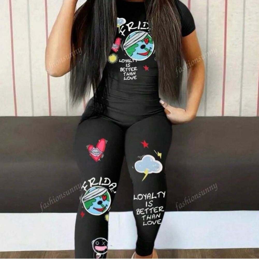 I’m selling it because I real it’s something I would wear color black size 8/10.